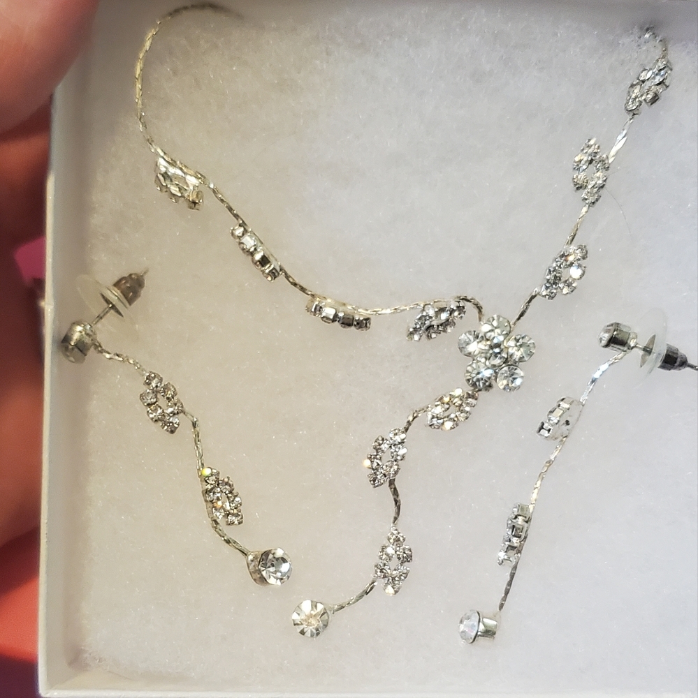 Earrings & necklace